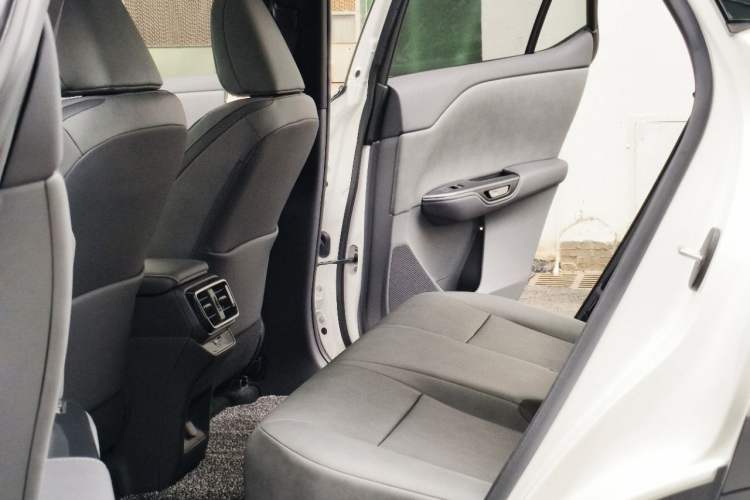 Used Lexus RZ 2023 450e All-Wheel Drive Luxury Edition Interior 6