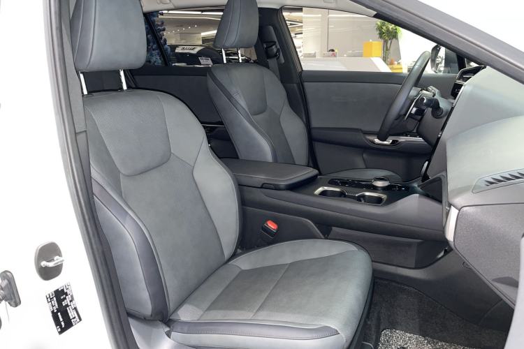 Used Lexus RZ 2023 450e All-Wheel Drive Luxury Edition Interior 6
