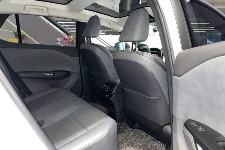 Used Lexus RZ 2023 450e All-Wheel Drive Luxury Edition Interior 7