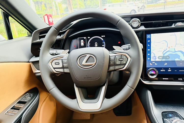 Used Lexus RZ 2023 450e All-Wheel Drive Luxury Edition Interior 8