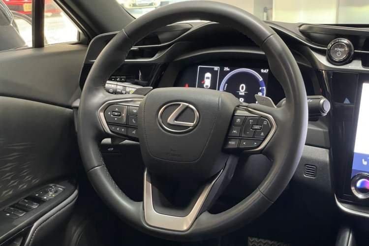 Used Lexus RZ 2023 450e All-Wheel Drive Luxury Edition Interior 8