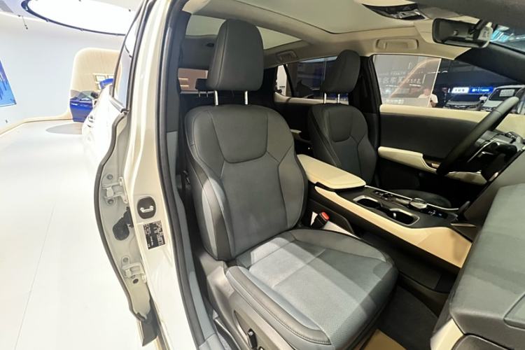 Used Lexus RZ 2023 450e All-Wheel Drive Luxury Edition Interior 9
