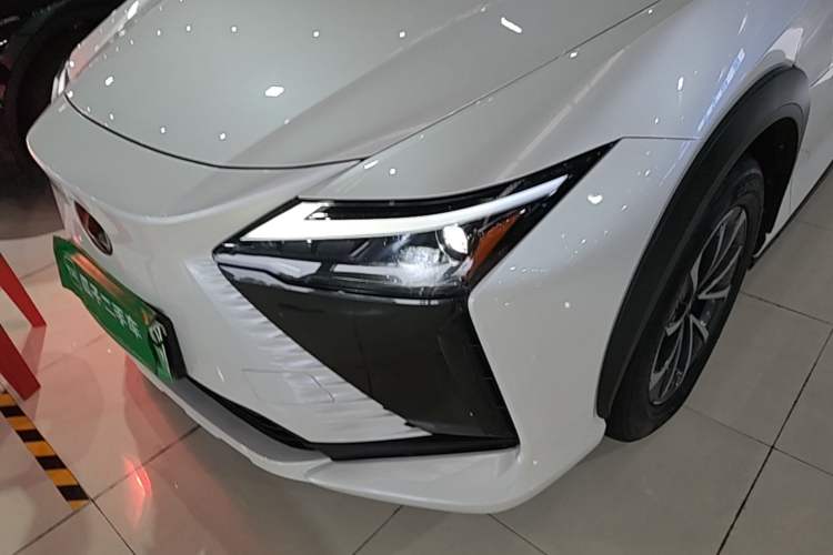 Used Lexus RZ 2023 450e All-Wheel-Drive Long-Range Version Left Front Headlight