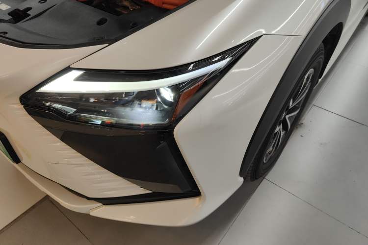 Used Lexus RZ 2023 450e All-Wheel Drive Luxury Edition Left Front Headlight