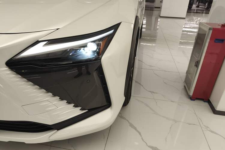 Used Lexus RZ 2023 450e All-Wheel Drive Luxury Edition Left Front Headlight
