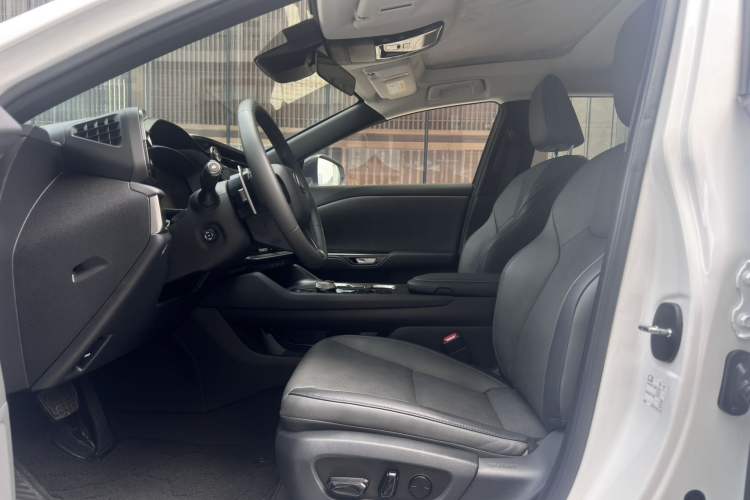 Used Lexus RZ 2023 450e All-Wheel Drive Luxury Edition Left Front Seat