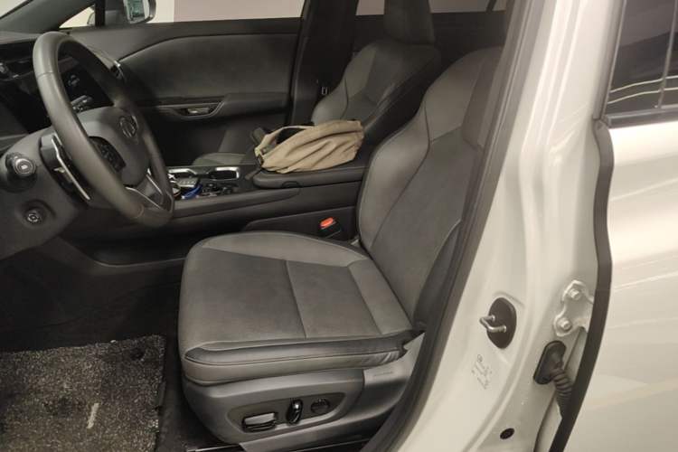 Used Lexus RZ 2023 450e All-Wheel Drive Luxury Edition Left Front Seat
