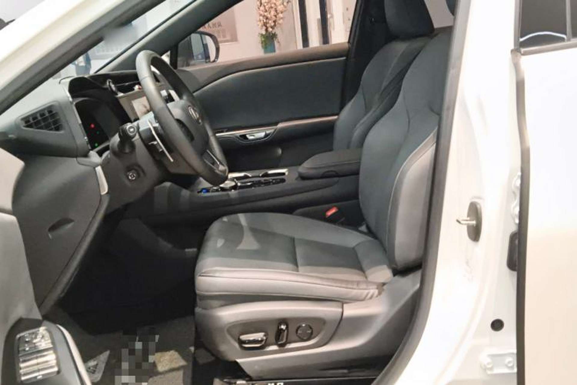 Used Lexus RZ 2023 450e All-Wheel Drive Luxury Edition Left Front Seat