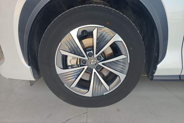 Used Lexus RZ 2023 450e All-Wheel Drive Luxury Edition Left Front Wheel Hub