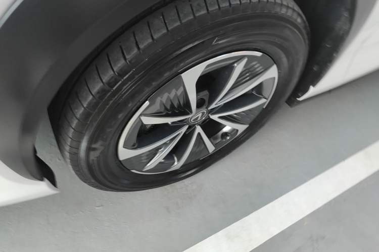 Used Lexus RZ 2023 450e All-Wheel Drive Luxury Edition Left Front Wheel Hub