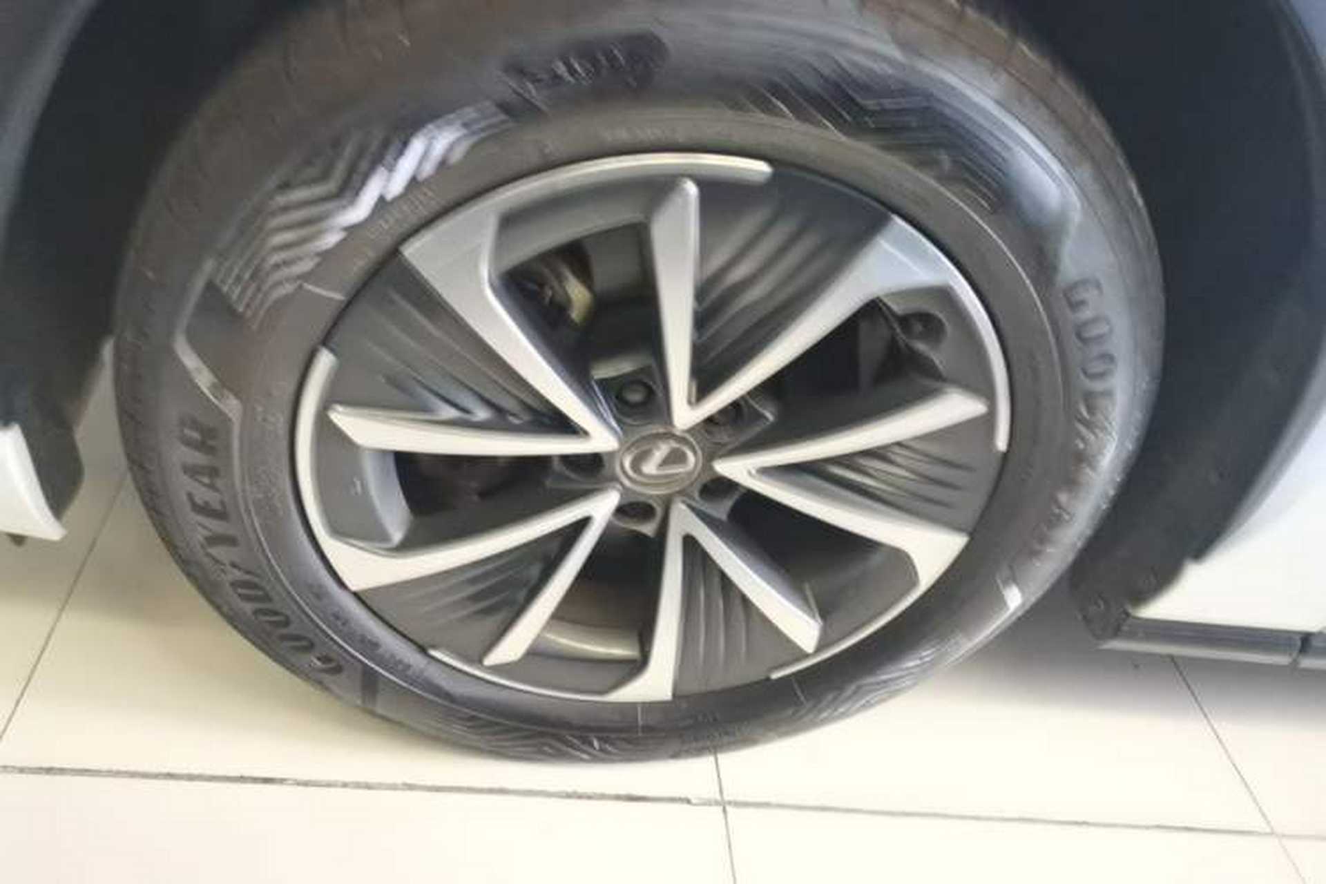 Used Lexus RZ 2023 450e All-Wheel Drive Luxury Edition Left Front Wheel Hub