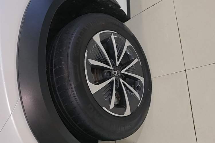 Used Lexus RZ 2023 450e All-Wheel-Drive Long-Range Version Left Front Wheel Hub