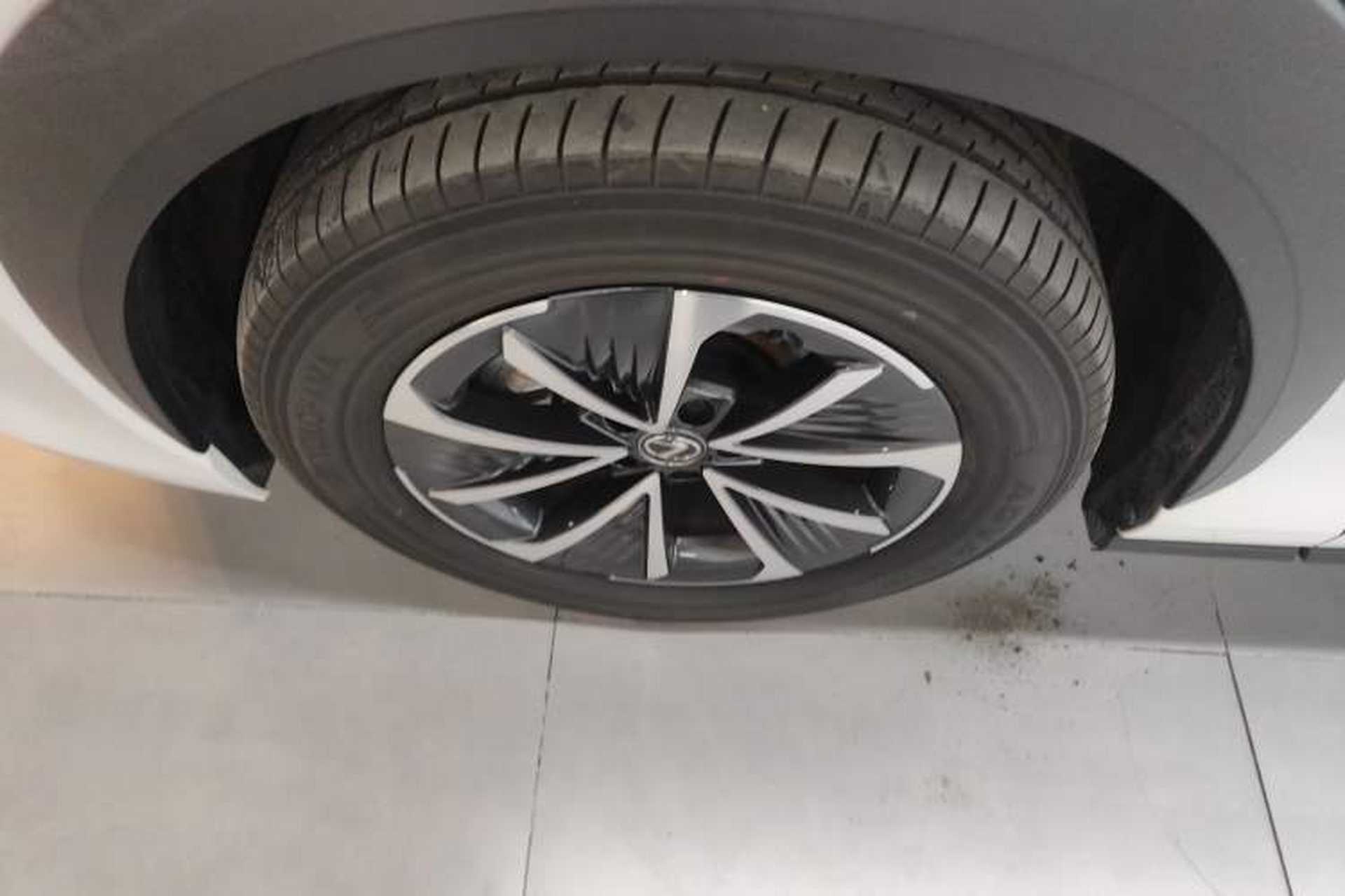Used Lexus RZ 2023 450e All-Wheel Drive Luxury Edition Left Front Wheel Hub