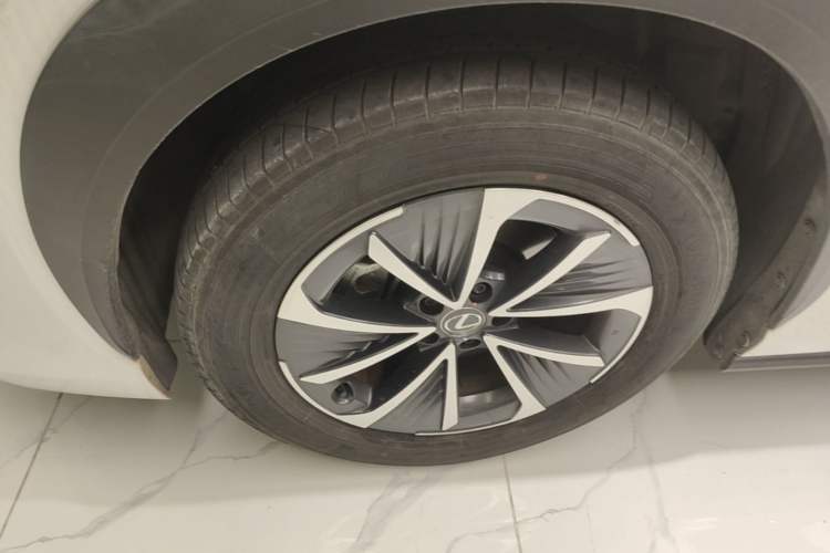 Used Lexus RZ 2023 450e All-Wheel-Drive Long-Range Version Left Front Wheel Hub