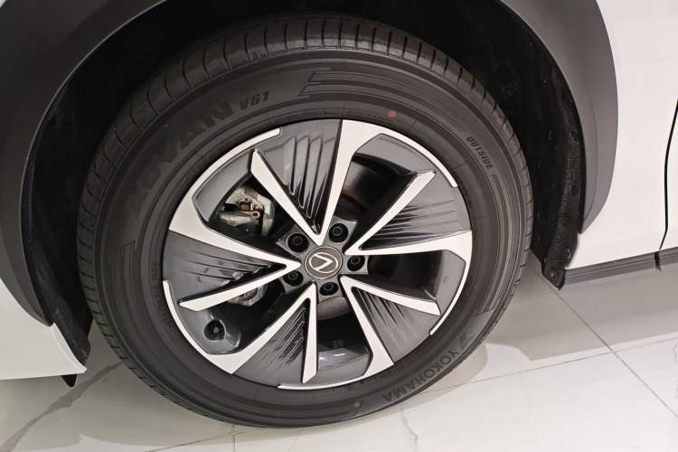 Used Lexus RZ 2023 450e All-Wheel Drive Luxury Edition Left Front Wheel Hub