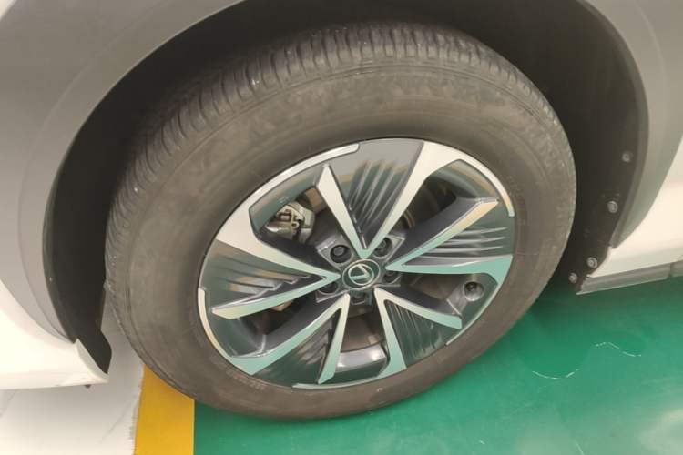 Used Lexus RZ 2023 450e All-Wheel Drive Luxury Edition Left Front Wheel Hub