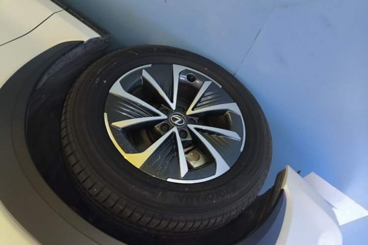 Used Lexus RZ 2023 450e All-Wheel Drive Luxury Edition Left Front Wheel Hub