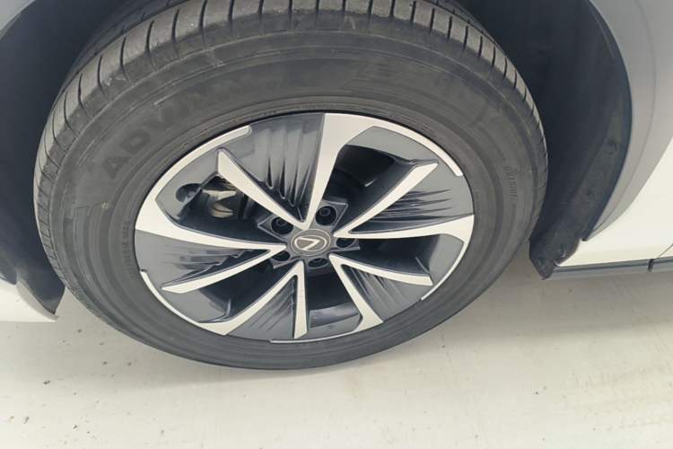 Used Lexus RZ 2023 450e All-Wheel Drive Luxury Edition Left Front Wheel Hub