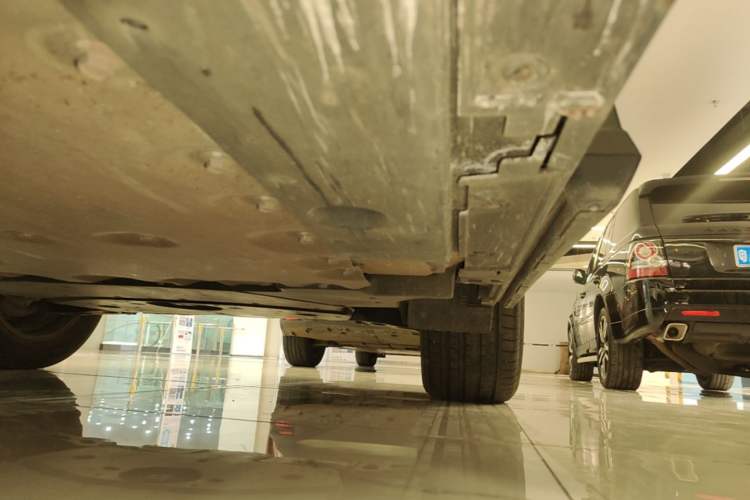 Used Lexus RZ 2023 450e All-Wheel Drive Luxury Edition Left Side Sill