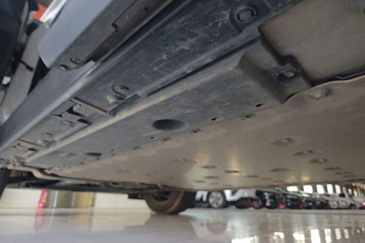 Used Lexus RZ 2023 450e All-Wheel Drive Luxury Edition Left Side Sill