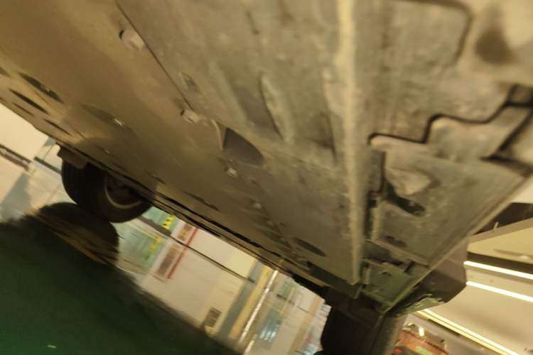 Used Lexus RZ 2023 450e All-Wheel Drive Luxury Edition Left Side Sill