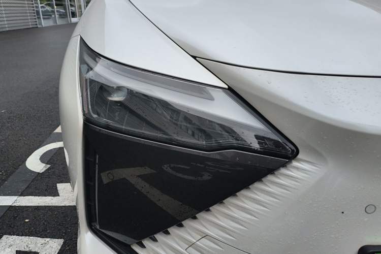 Used Lexus RZ 2023 450e All-Wheel Drive Luxury Edition Right Front Headlight