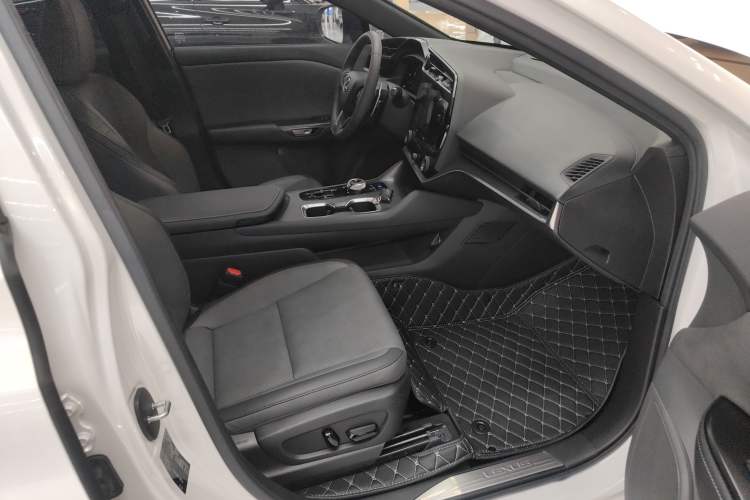 Used Lexus RZ 2023 450e All-Wheel Drive Luxury Edition Right Front Seat