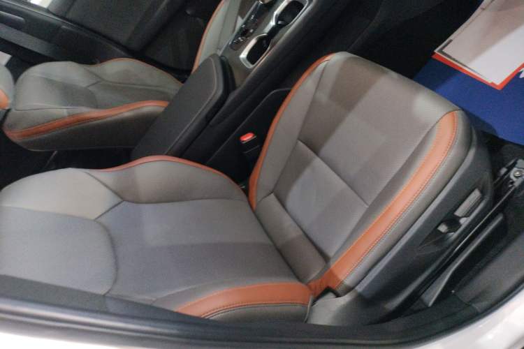 Used Lexus RZ 2023 450e All-Wheel-Drive Long-Range Version Right Front Seat
