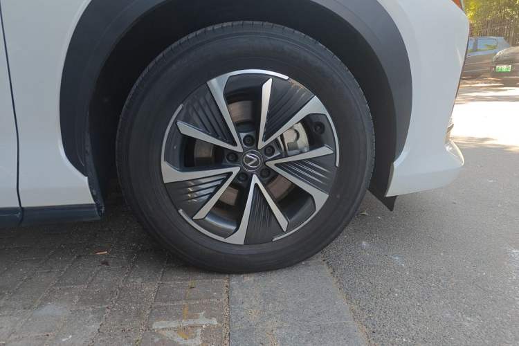 Used Lexus RZ 2023 450e All-Wheel-Drive Luxury Edition Right Front Wheel Hub