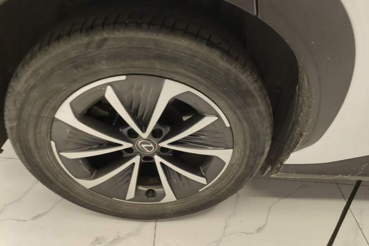 Used Lexus RZ 2023 450e All-Wheel Drive Luxury Edition Right Rear Wheel Hub