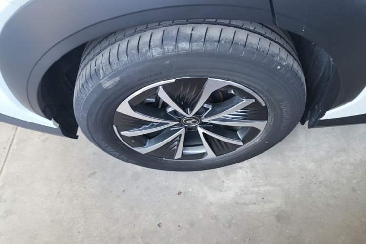 Used Lexus RZ 2023 450e All-Wheel Drive Luxury Edition Right Rear Wheel Hub