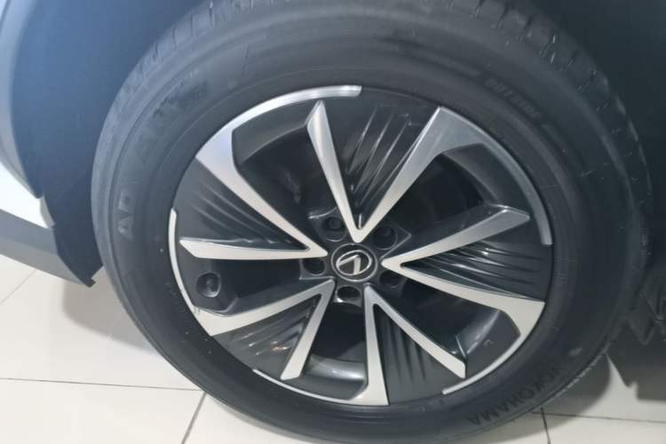 Used Lexus RZ 2023 450e All-Wheel Drive Luxury Edition Right Rear Wheel Hub