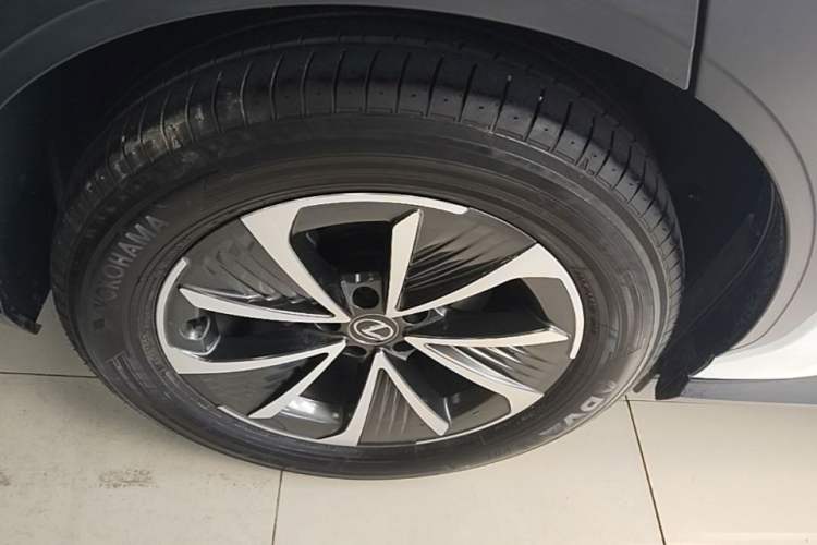 Used Lexus RZ 2023 450e All-Wheel Drive Luxury Edition Right Rear Wheel Hub