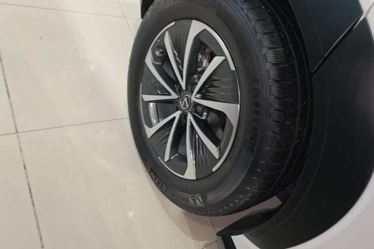 Used Lexus RZ 2023 450e All-Wheel-Drive Long-Range Version Right Rear Wheel Hub