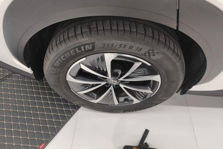 Used Lexus RZ 2023 450e All-Wheel Drive Luxury Edition Right Rear Wheel Hub
