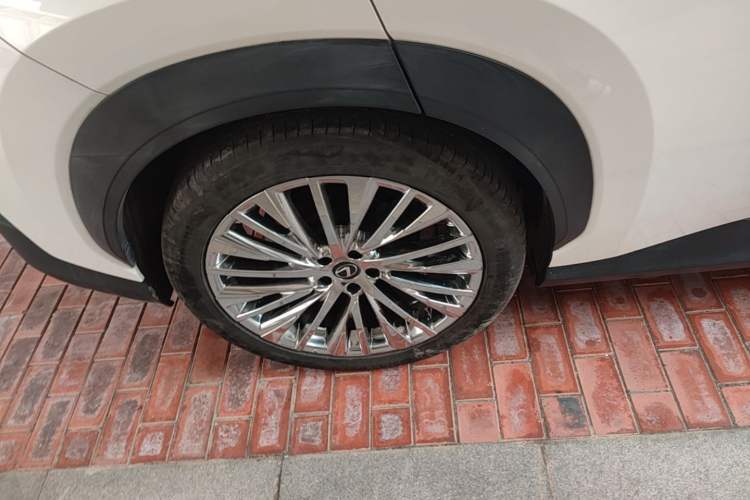 Used Lexus RZ 2023 450e All-Wheel Drive Luxury Edition Right Rear Wheel Hub