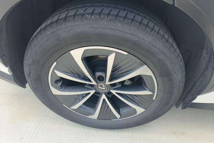 Used Lexus RZ 2023 450e All-Wheel Drive Luxury Edition Right Rear Wheel Hub