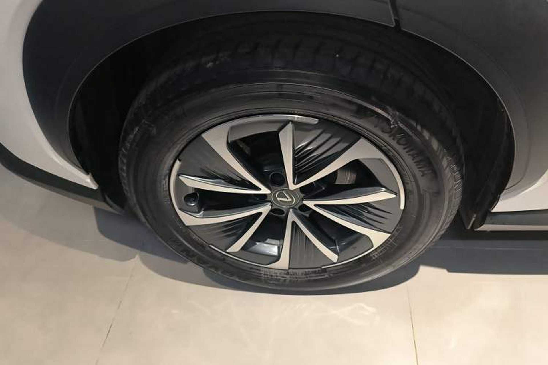 Used Lexus RZ 2023 450e All-Wheel-Drive Long-Range Version Right Rear Wheel Hub