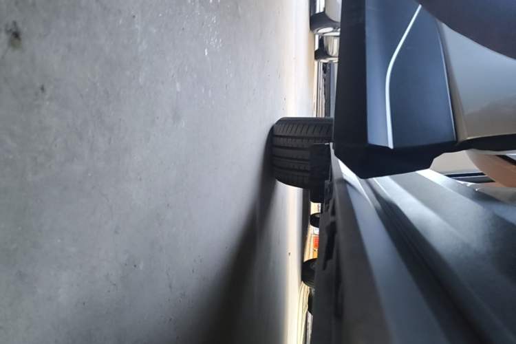 Used Lexus RZ 2023 450e All-Wheel Drive Luxury Edition Right Side Sill
