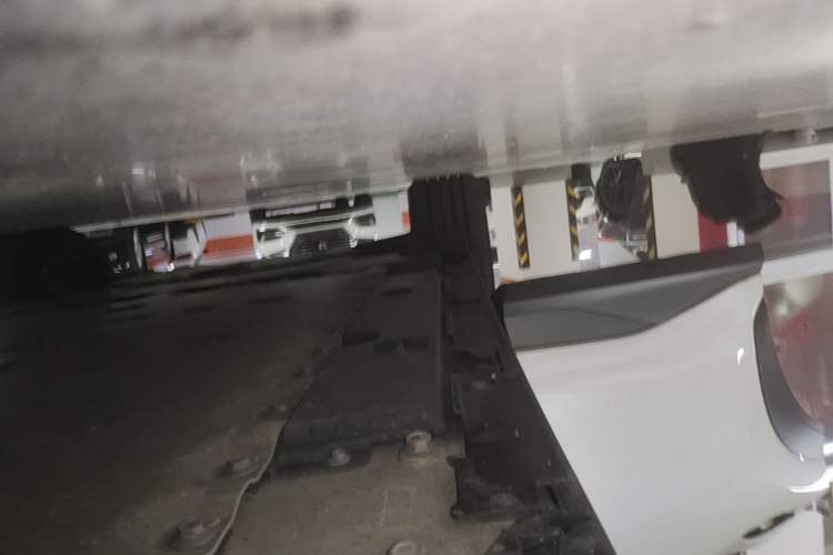 Used Lexus RZ 2023 450e All-Wheel-Drive Long-Range Version Right Side Sill