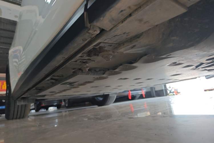 Used Lexus RZ 2023 450e All-Wheel Drive Luxury Edition Right Side Sill