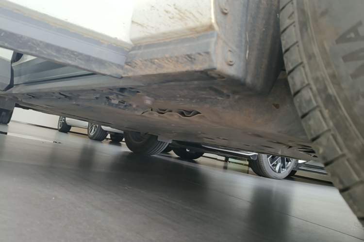 Used Lexus RZ 2023 300e Long-Range Indulgence Edition Right Side Sill
