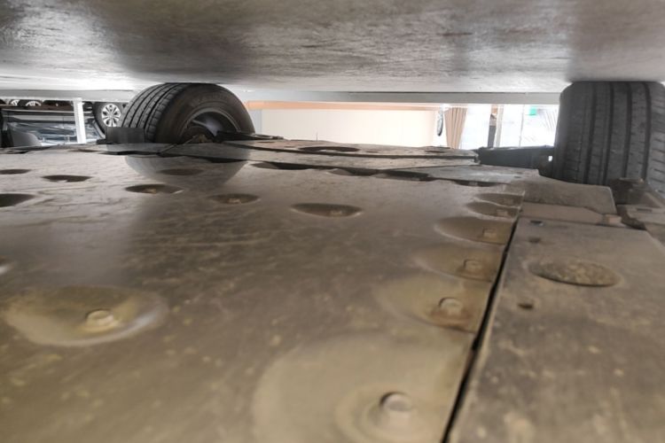 Used Lexus RZ 2023 450e All-Wheel Drive Luxury Edition Right Side Sill