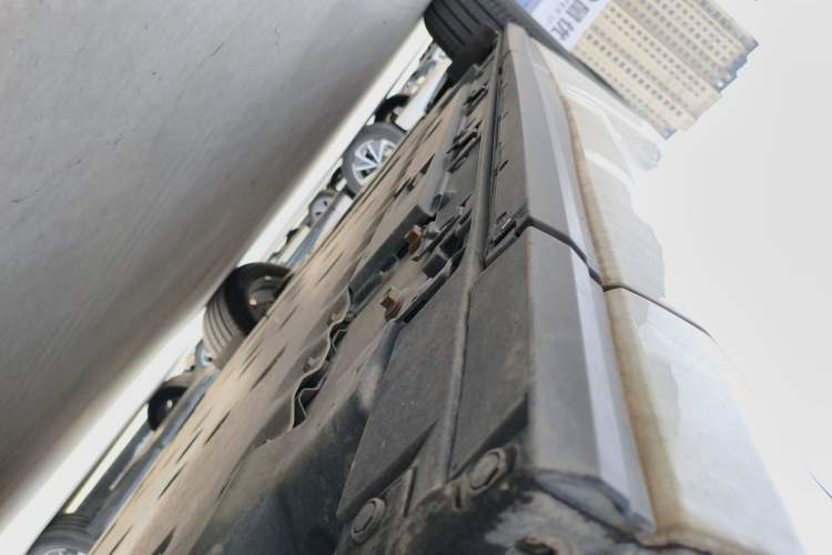 Used Lexus RZ 2023 450e All-Wheel Drive Luxury Edition Right Side Sill