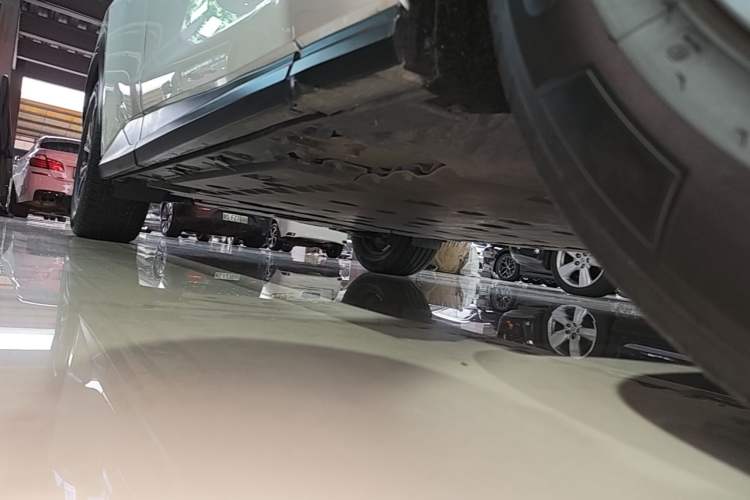 Used Lexus RZ 2023 450e All-Wheel-Drive Long-Range Version Right Side Sill