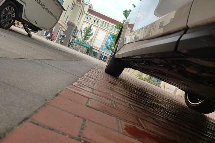 Used Lexus RZ 2023 450e All-Wheel Drive Luxury Edition Right Side Sill