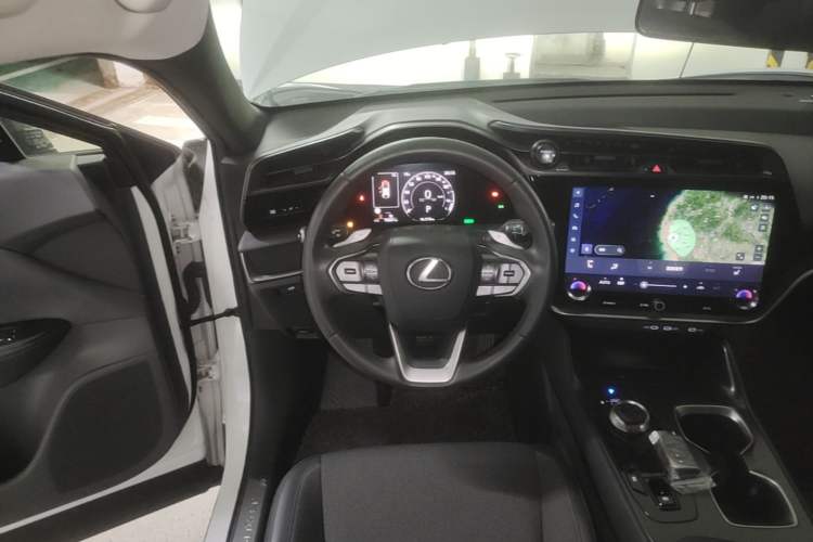 Used Lexus RZ 2023 450e All-Wheel-Drive Long-Range Version Steering Wheel