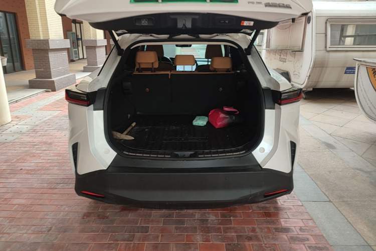 Used Lexus RZ 2023 450e All-Wheel Drive Luxury Edition Trunk