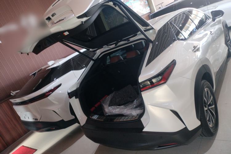 Used Lexus RZ 2023 450e All-Wheel-Drive Long-Range Version Trunk