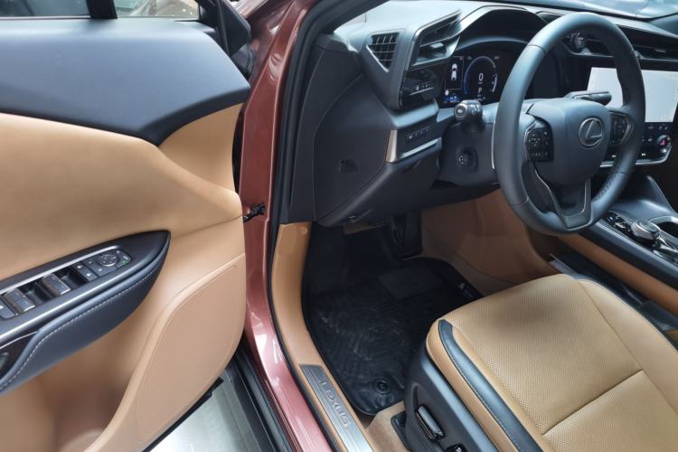 Used Lexus RZ 2023 450e All-Wheel Drive Luxury Edition Interior 3